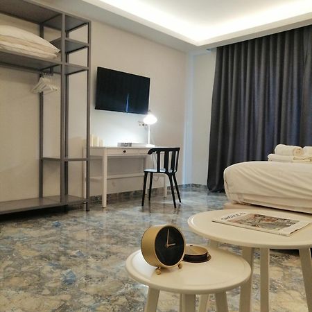 24K Athena Suites Bagian luar foto